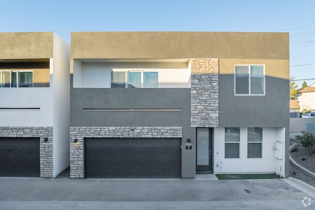 Building Photo - Portola Red Mountain