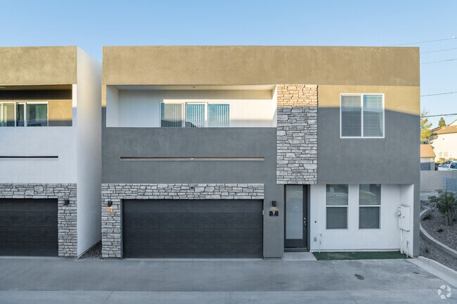 Building Photo - Portola Red Mountain