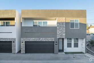 Building Photo - Portola Red Mountain