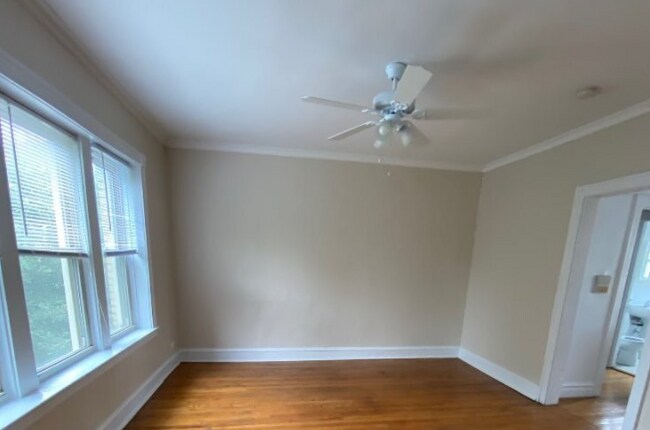 Foto del edificio - 2849 W Berteau Ave