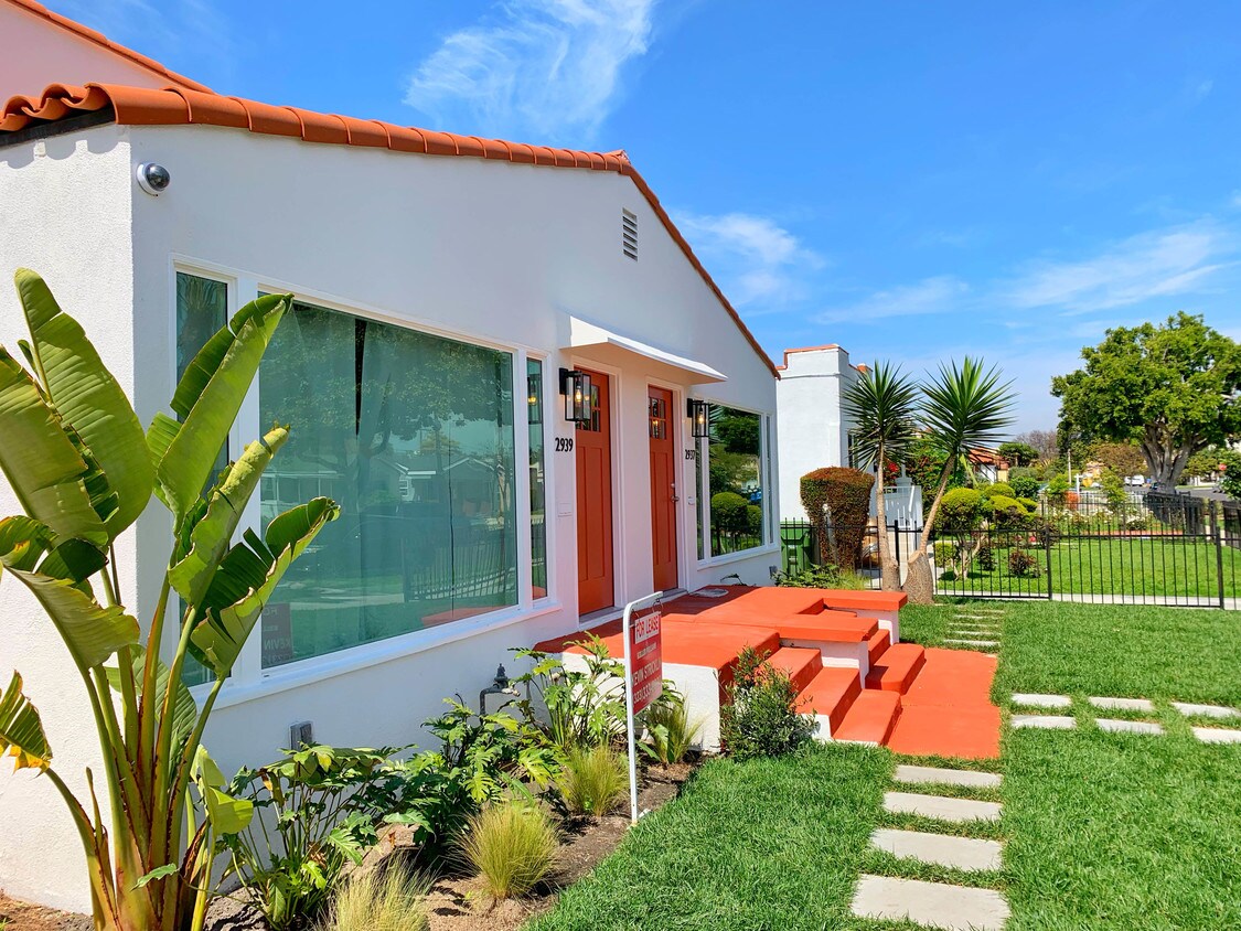 2937 S Norton Ave, Los Angeles, CA 90018 Townhome Rentals in Los