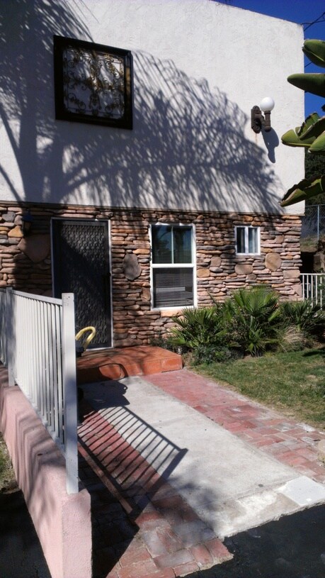 Foto del edificio - 9210 Harness St