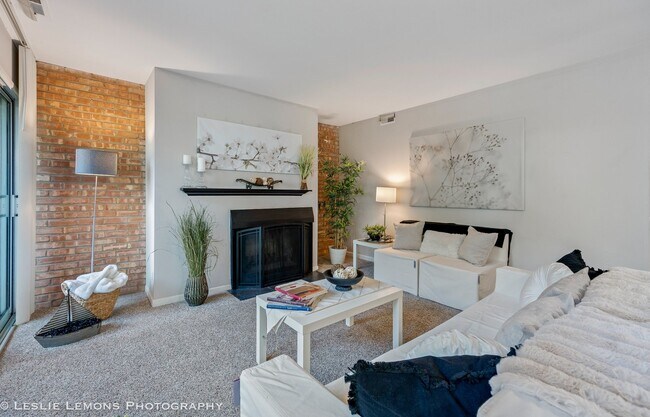 Foto del edificio - 5811 Oakwood Dr