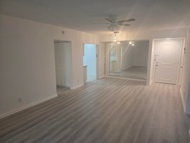 Foto del edificio - 959 SE 2nd Ave