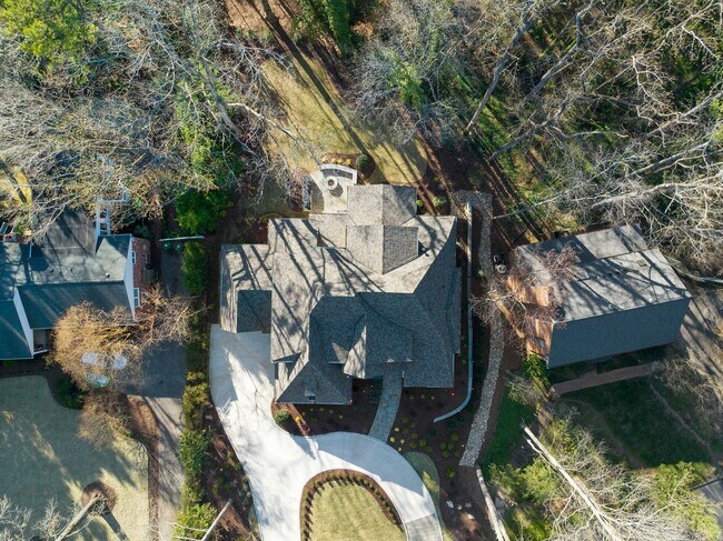 Foto del edificio - 3513 Alamance Drive, Raleigh- Bev Roberts ...