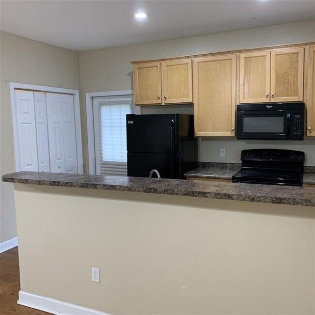 Foto del edificio - 1 Bed 1 Bath Cottage! Available August 2026!!