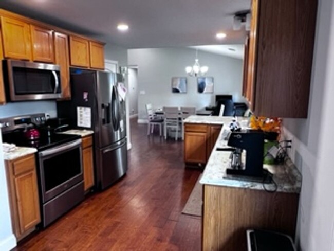 Foto del edificio - Knoxville 37918 - 3 bedroom, 2 bath, ONE L...