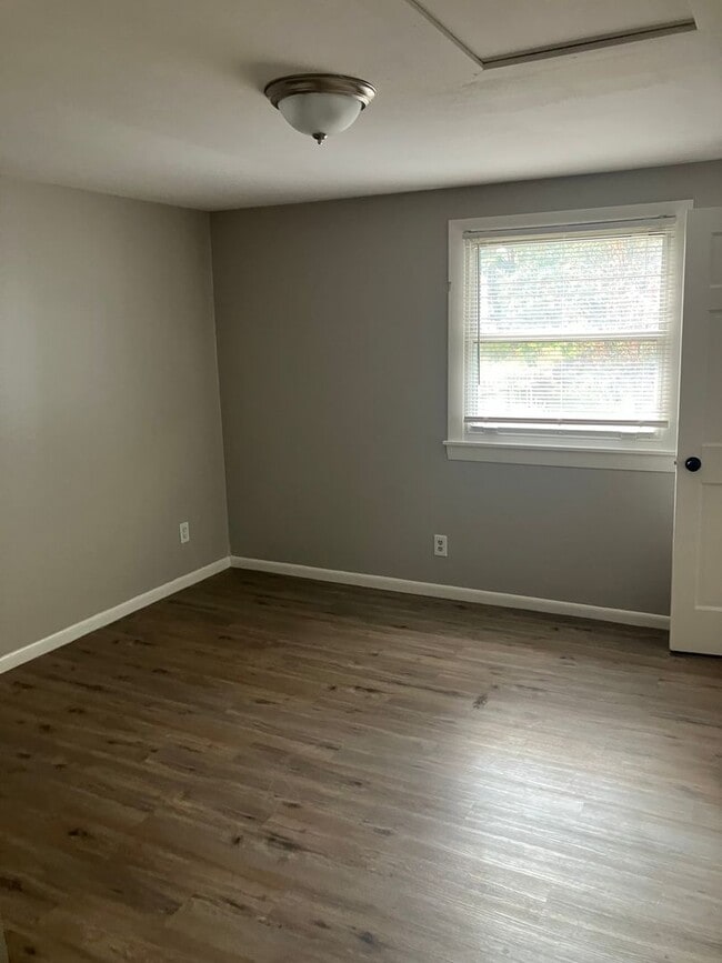 Foto del edificio - Mattydale 3 BR ranch 1.5 baths, attached g...