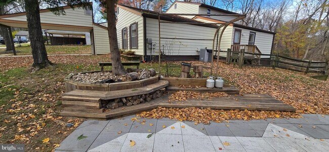 Foto del edificio - 9004 Flicker Pl