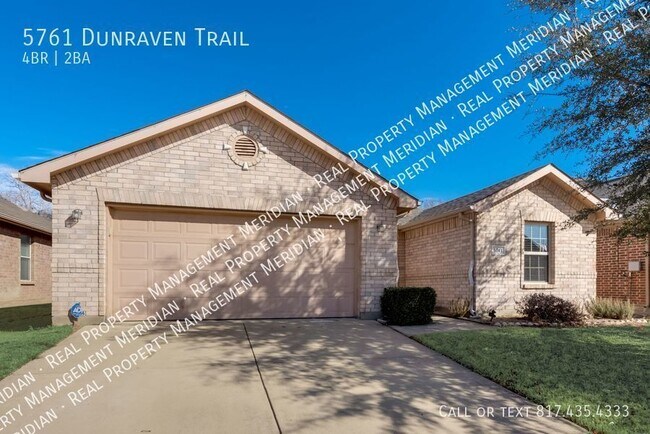 Building Photo - FOR LEASE:  4 bedroom, 2 Bath in great loc...