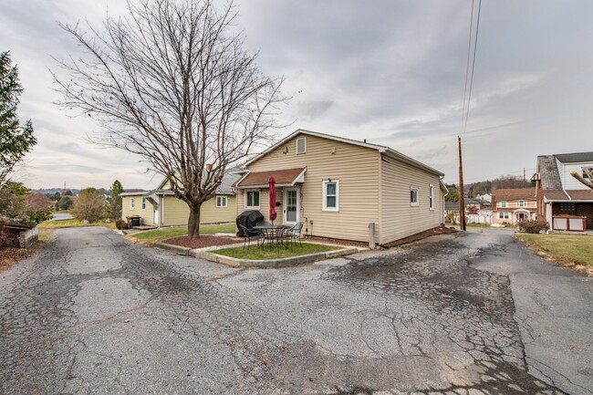 Building Photo - Adorable 3-Bedroom Ranch