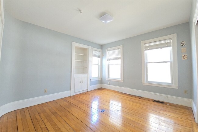 Building Photo - 48 Boylston St