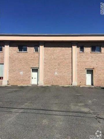 Building Photo - 2572 Merrick Rd