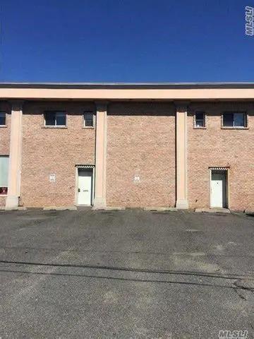 Primary Photo - 2572 Merrick Rd