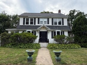 Building Photo - 184 Hartford Terrace