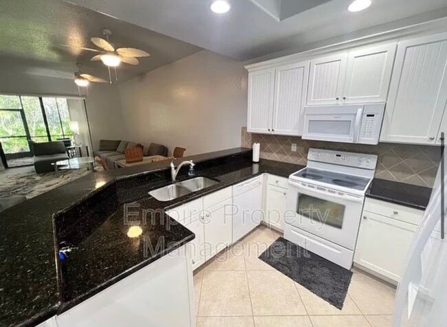 Building Photo - Spacious 3 Bed, 2 Bath Condo with 1 Car Ga...