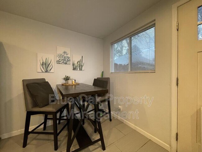 Foto del edificio - 631 1/2 Oak Lawn Ave