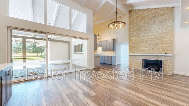 Foto del edificio - 475 Country Club Dr