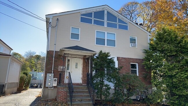 Building Photo - 47 Dighton St