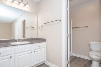 Building Photo - Raintree Apartment Homes
