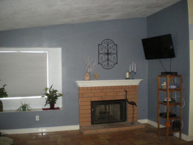 Foto del edificio - 44320 Merced Rd.