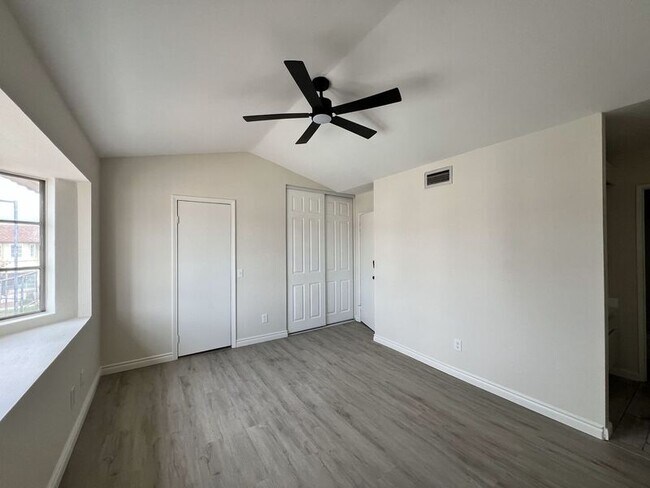 Foto del edificio - 1240 N Citrus Ave