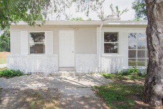 Building Photo - 37701 Primo Dr