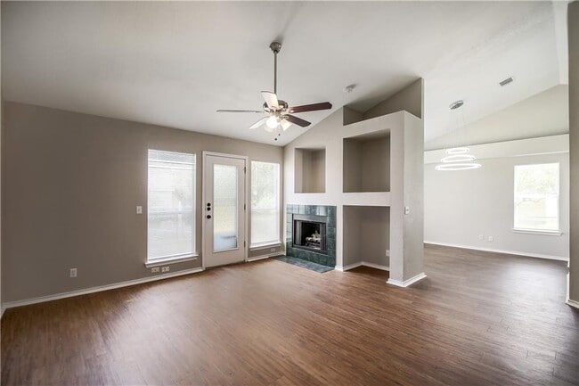 Building Photo - 3300 Reta Cove