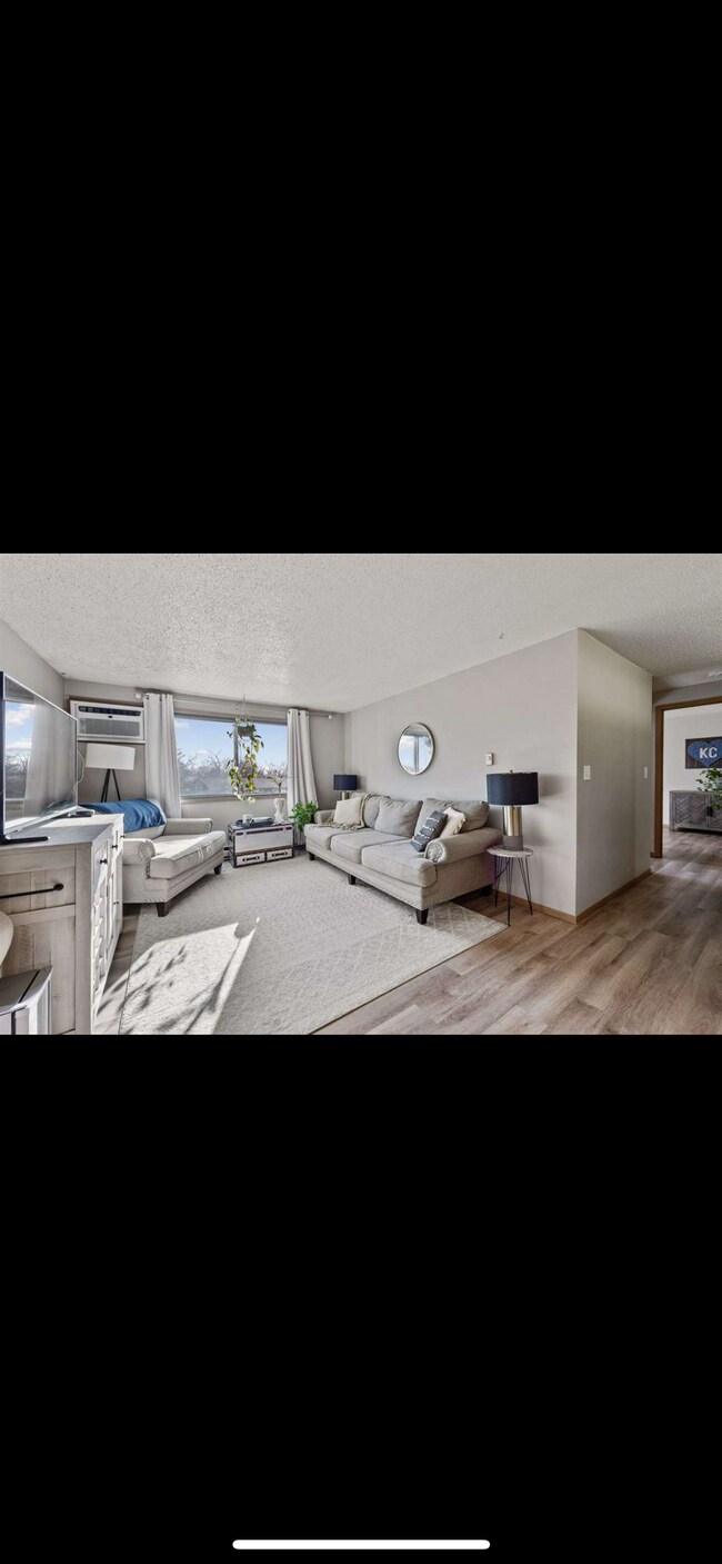 Building Photo - 806 Benton Dr