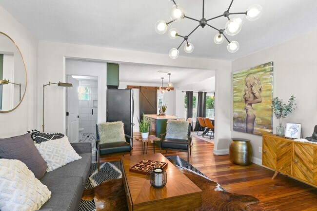 Foto del edificio - Fully Furnished bungalow in the heart of O...