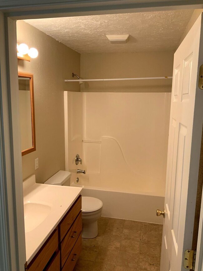 Foto del edificio - 4 Bedroom 2 Bathroom Home Near Thurston