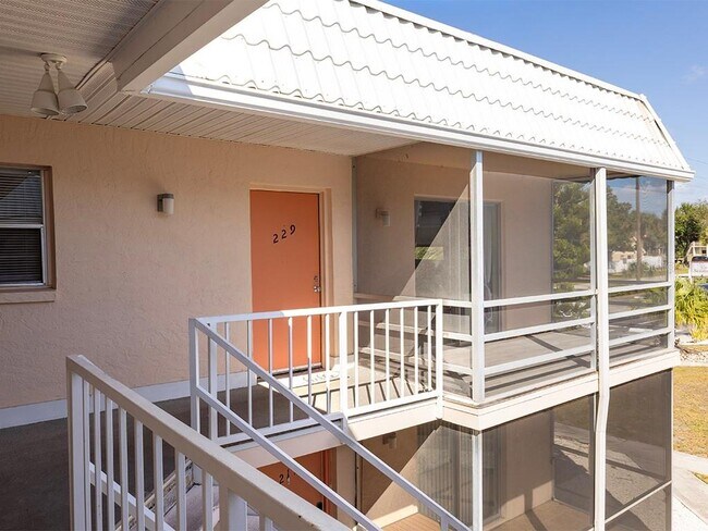 Foto del edificio - 400 Base Ave E Cmn