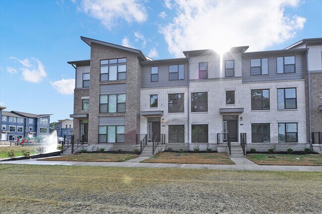 Building Photo - 679 Langford St