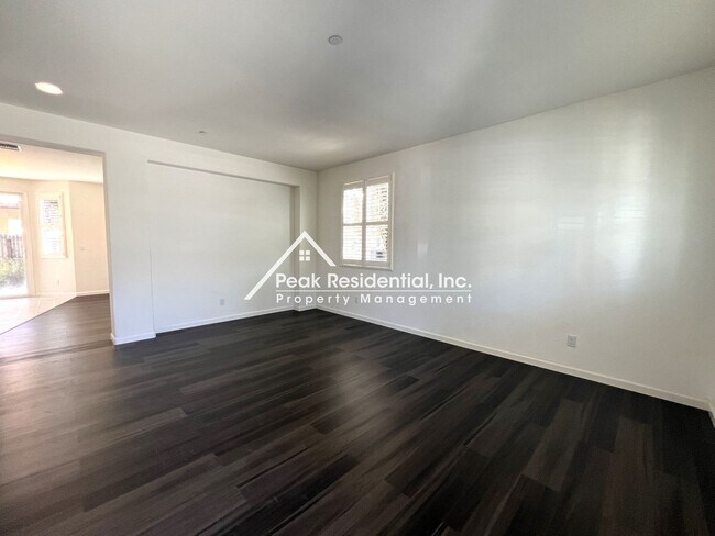 Foto del edificio - Spacious 4bd/2.5ba Sacramento Home!