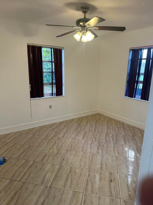 Foto del edificio - 2140 NW 120th St