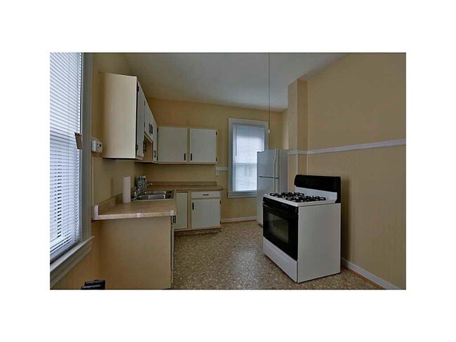 Foto del edificio - 160-158 Bridgham St