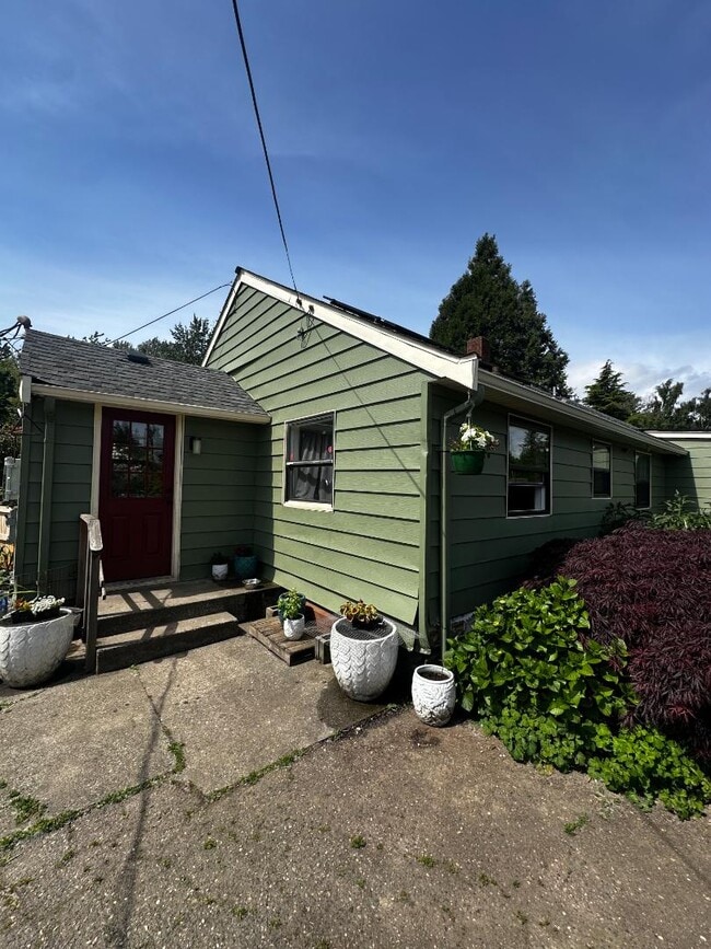 Building Photo - 1740 Marine Dr