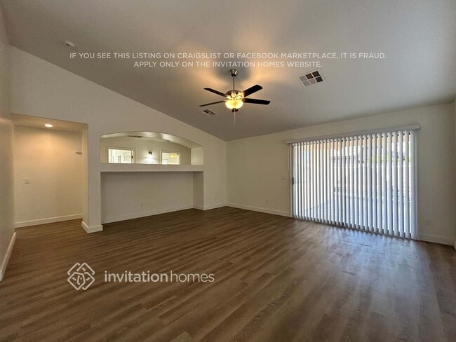 Foto del edificio - 15572 W Meade Ln