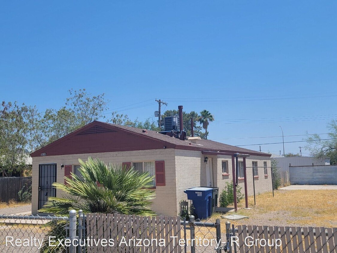 Primary Photo - 2 br, 1 bath House - 2518 E Cameron Vista