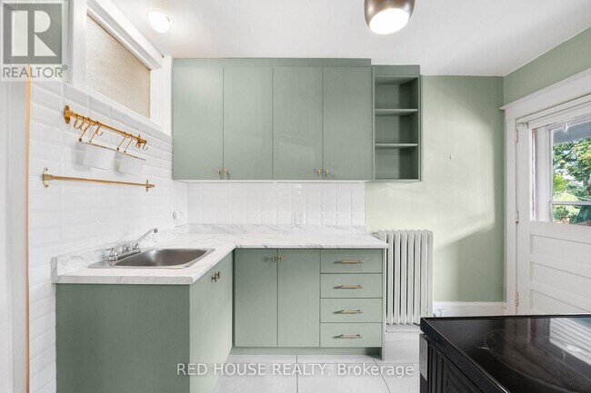 Building Photo - 55 Balsam Ave S