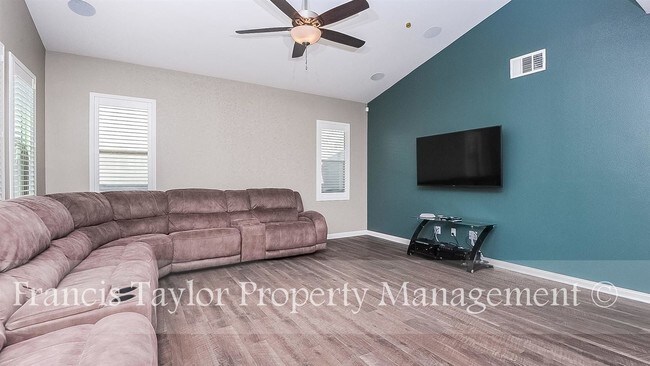 Foto del edificio - 2749 Overlook Point Dr