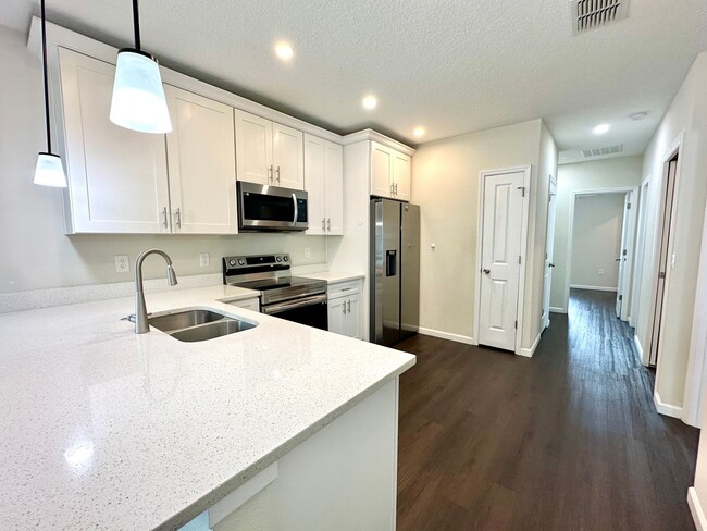Building Photo - Live smart & stylish in this modern 3BR Eu...