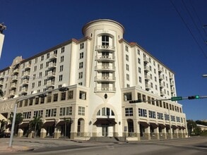 Building Photo - 2030 Douglas Rd