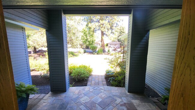 Foto del edificio - 3 Bed 2.5 Bath Single Level 3 Car Garage
