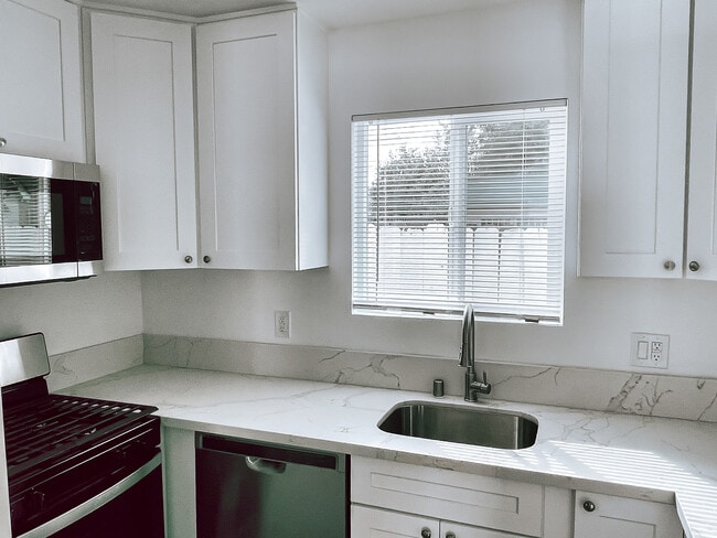 Building Photo - 6002 3rd Ave