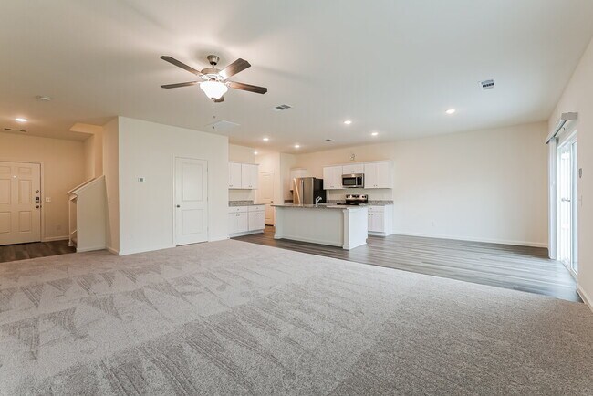 Building Photo - 6179 Pine Cir