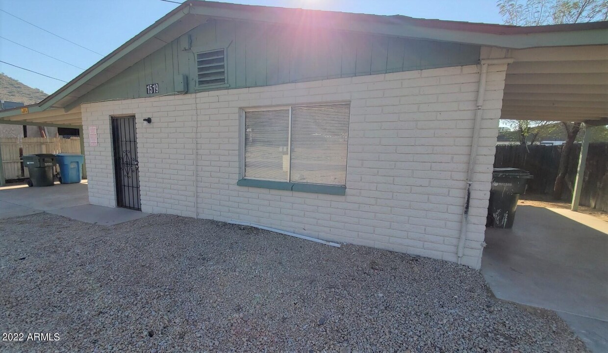 Primary Photo - 1519 W Desert Cove Ave