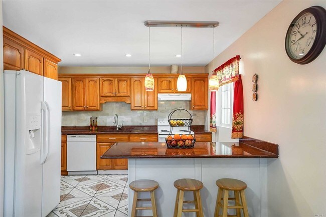 Building Photo - 46 Patchogue Ave