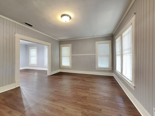 Building Photo - Take Full Advantage of This Garland Home N...