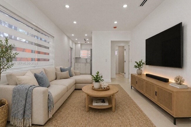 Foto del edificio - 13185 Emerald Dr